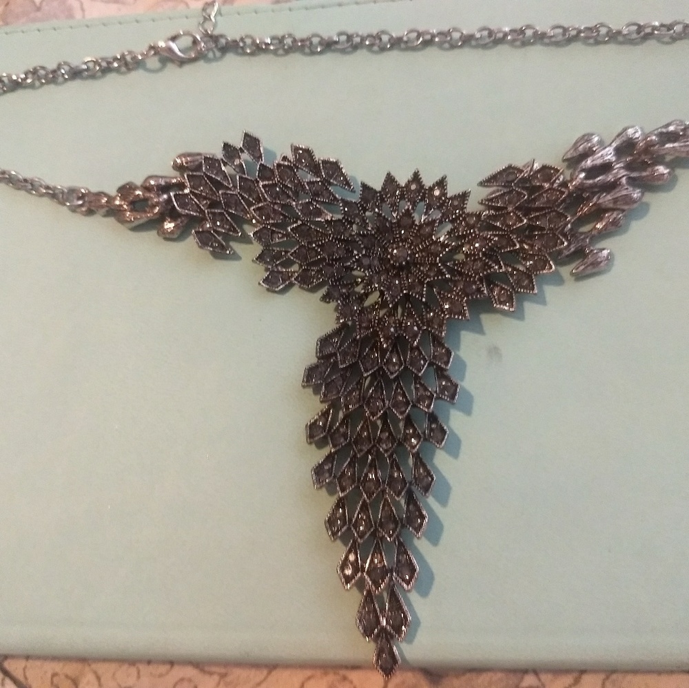 Costume Jewlery Necklace